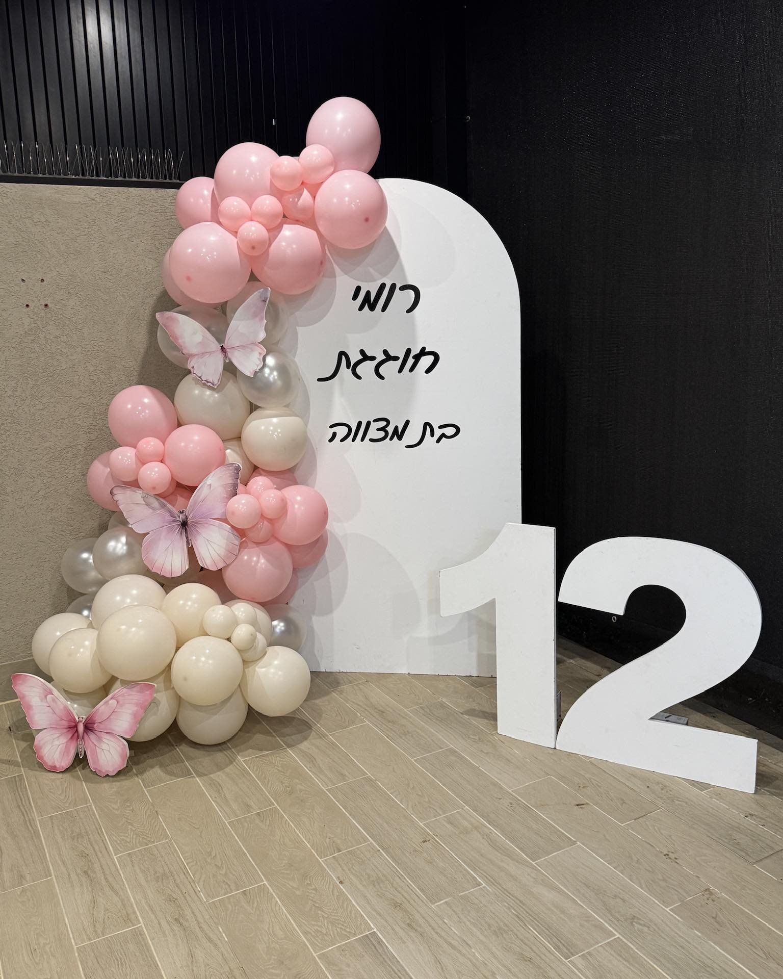 כל תמונה סיפור
כל רגע זיכרון
קיר צילום לכל סגנון אירוע
☎️0
